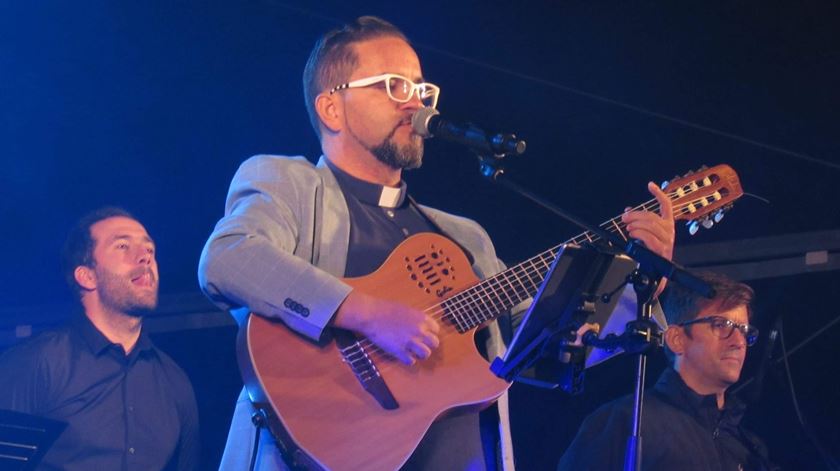 Padre Sandro Vasconcelos prepara concerto pelo Facebook. Foto: DR