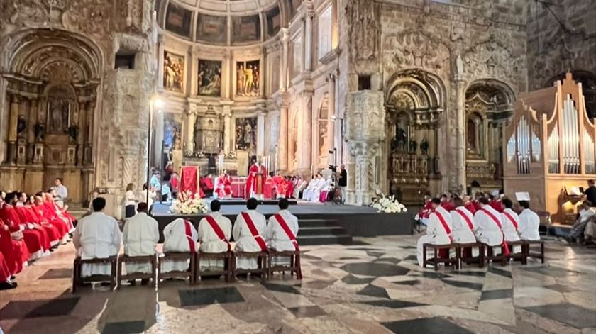 É preciso “alcançar os que estão longe”, diz Patriarca aos novos padres É preciso “alcançar os que estão longe”, diz Patriarca aos novos padres