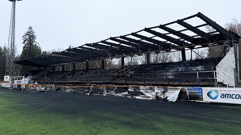 Três jovens de 15 anos incendeiam estádio na Finlândia após descida de divisão