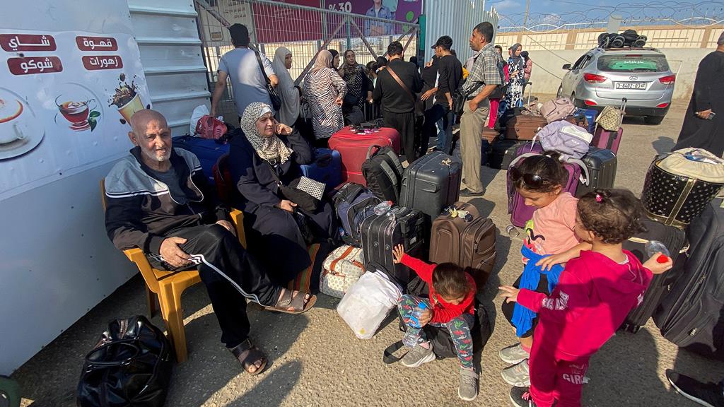 Fronteira de Rafah abre para a passagem de palestinianos feridos