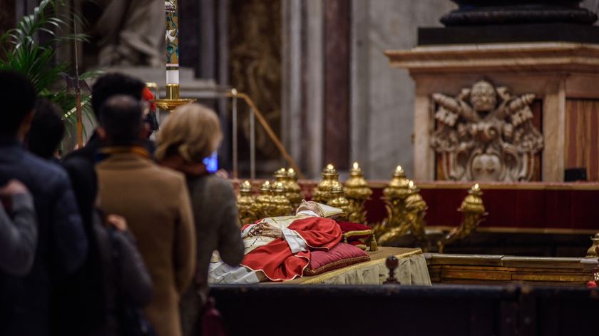 Corpo de Bento XVI já está na Basílica de São Pedro