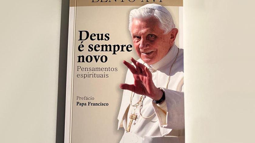 Chegou um novo livro com 90 textos da "enorme criatividade" de Bento XVI Chegou um novo livro com 90 textos da "enorme criatividade" de Bento XVI