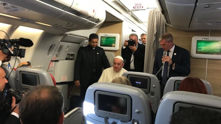 "Não é uma catástrofe, pode-se mudar de Papa", diz Francisco "Não é uma catástrofe, pode-se mudar de Papa", diz Francisco