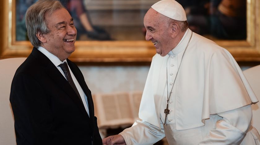 Papa Francisco com António Guterres no Vaticano, os dois falaram sobre a intolerância religiosa. Foto: Filippo Monteforte/EPA