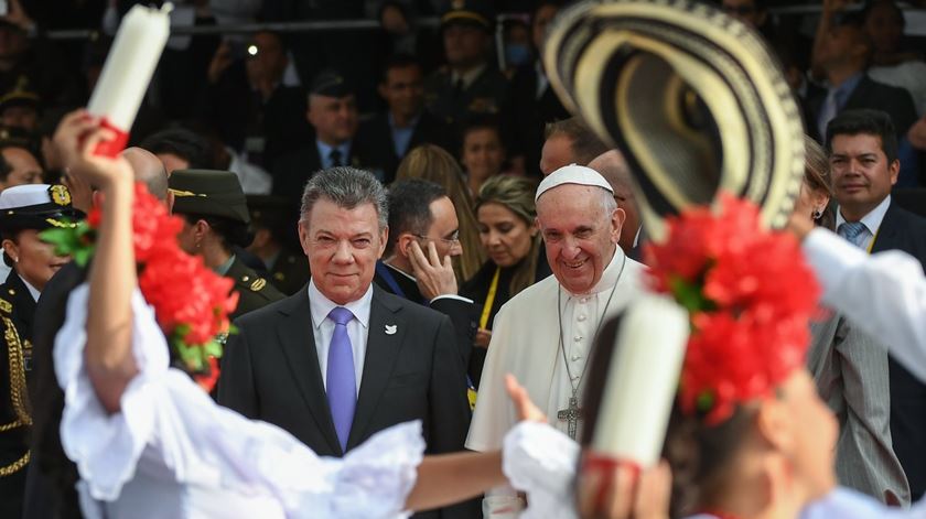 Papa Francisco com o Presidente da Colômbia, Juan Manuel Santos. Foto: Alessandro di Meo/EPA