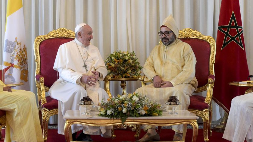 Rei de Marrocos com o Papa Francisco. Foto: Vatican Media Handout