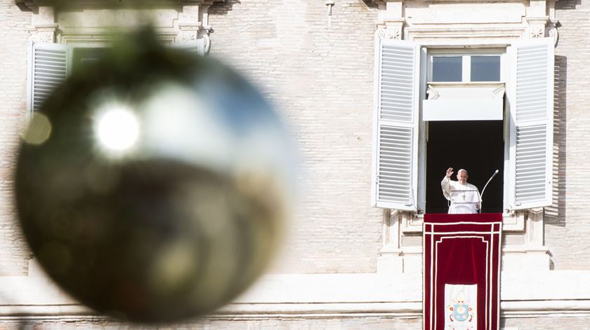 "Não há pandemia nem crise que possa apagar a luz" do Natal, diz Papa Francisco