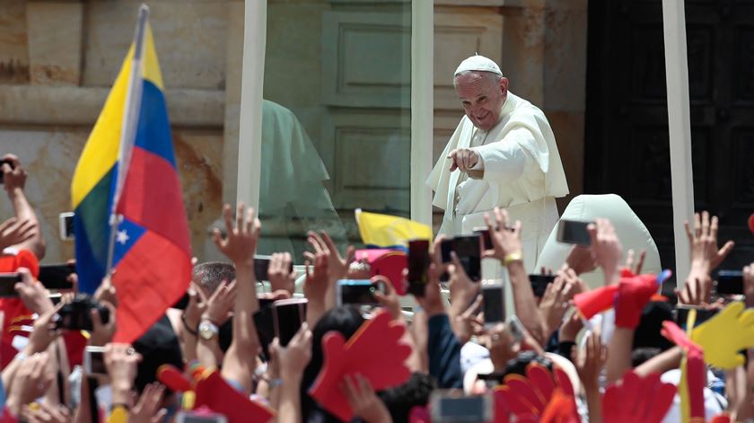 Papa cita García Marquez na Colômbia. "Perante a opressão, a resposta é a vida"