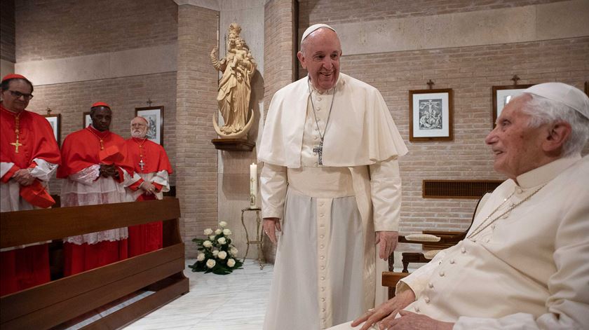 Bento XVI abençoou os novos cardeais da Igreja Católica. Foto: Vaticano