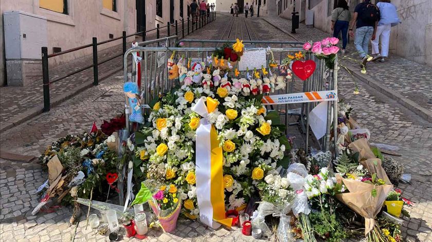 Ofrenda por las víctimas en Lisboa