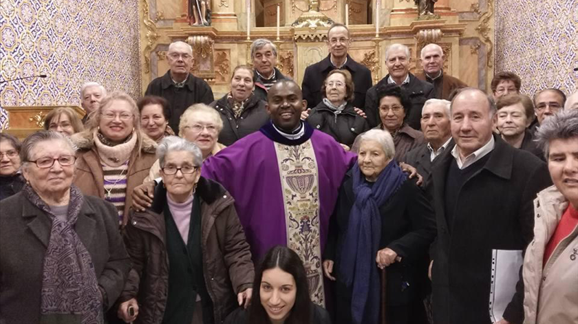 Simon Ayogu é, desde 2015, pároco de Nogueira e de S. Pedro de Lomar desde 2018. Foto: DR