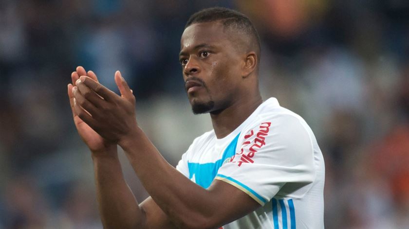 Patrice Evra: "Pelo menos dois jogadores por clube são homossexuais"