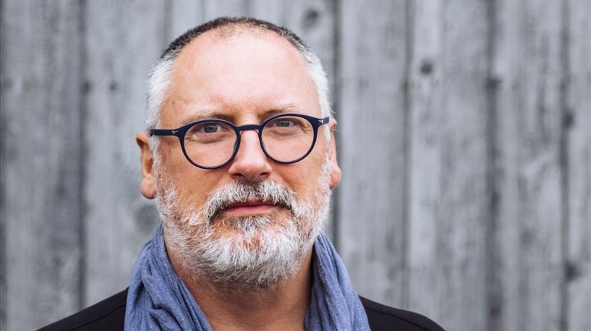 Escritor Paulo Moreiras vence Prémio PEN de Ficção Narrativa Escritor Paulo Moreiras vence Prémio PEN de Ficção Narrativa