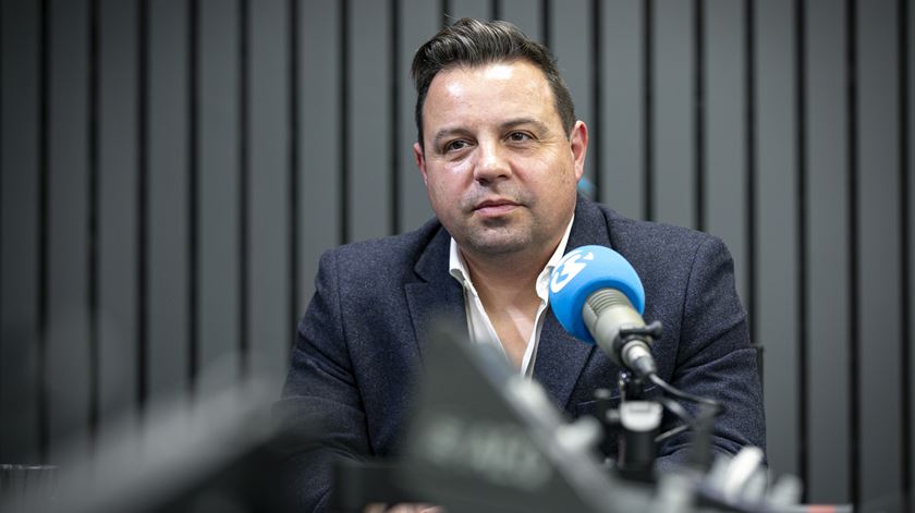 Reforço da PSP no aeroporto de Lisboa deixa esquadras "completamente desfalcadas" Reforço da PSP no aeroporto de Lisboa deixa esquadras "completamente desfalcadas"