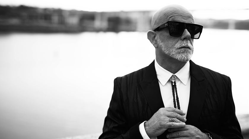 Pedro Abrunhosa regressa com “Inverbo”