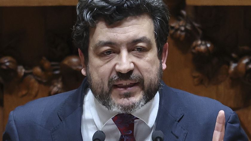 Deputado do PS acedeu a registo de Montenegro, mas diz que não divulgou à imprensa