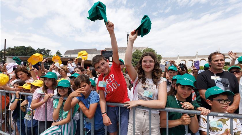 Ajudar o próximo, apelos à paz, mais união. Os mais novos querem mudar o mundo a partir da fé