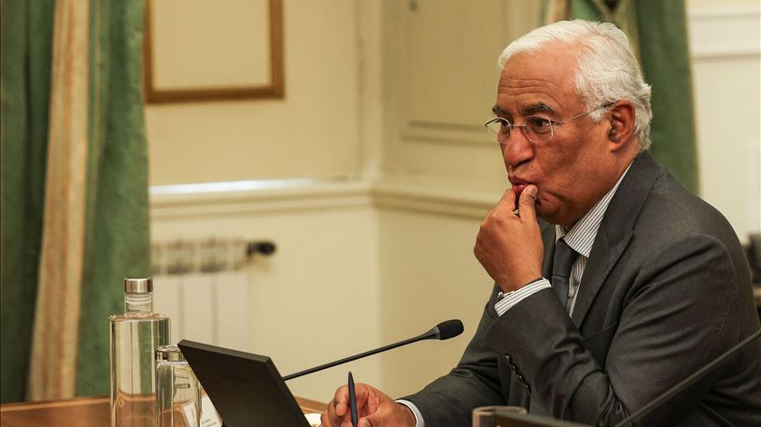“O que precisa? De uma chamada do PM?” Como Costa (não) aparece nas escutas