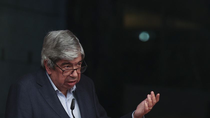 Ferro Rodrigues considera "incompreensível" silêncio de Aguiar Branco sobre portugueses detidos