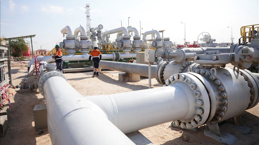 Preços de energia descem depois de Trump interromper ataques ao Irão