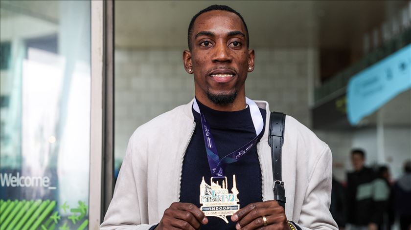 Bicampeão europeu Pedro Pichardo "muito grato" a Portugal no regresso a Lisboa Bicampeão europeu Pedro Pichardo "muito grato" a Portugal no regresso a Lisboa
