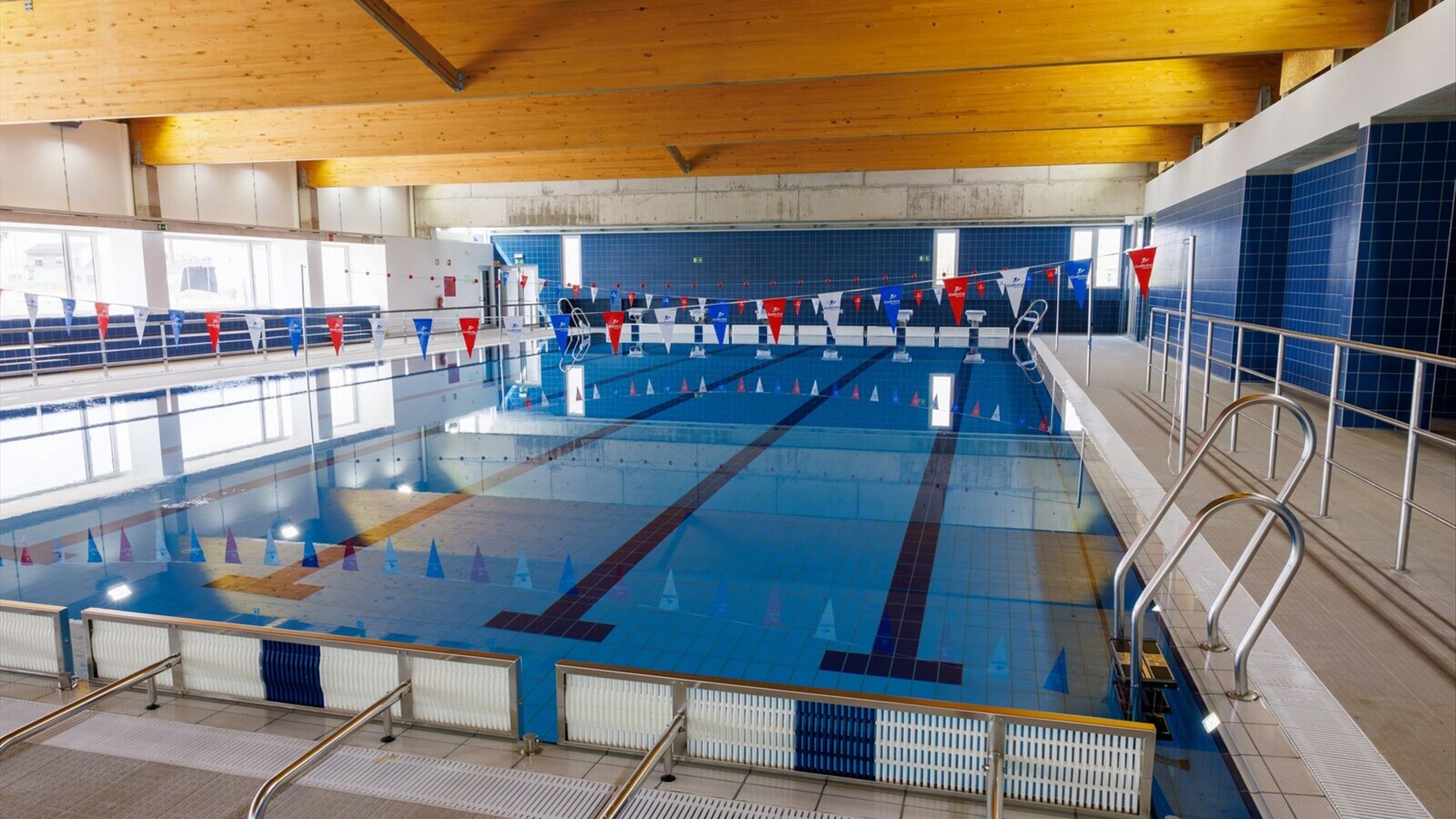 Urgente! Piscina Municipal da Moita Fecha Após Desastre: Veja os Detalhes Chocantes!