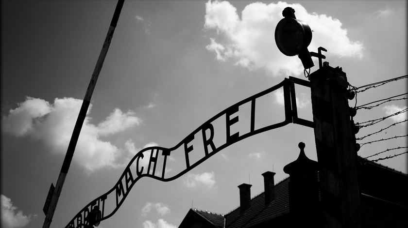 Comissão Europeia altera publicação sobre Auschwitz depois de queixas da Polónia