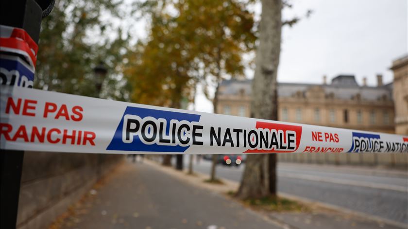 Explosão de granada num salão de beleza provoca seis feridos