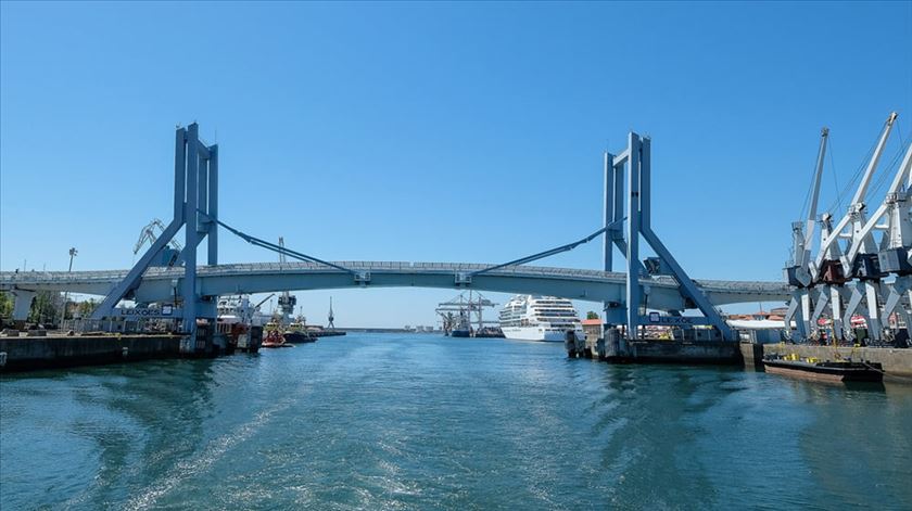 Matosinhos-Lesa. O que as pontes unem, a competição divide e a união não acrescenta nada