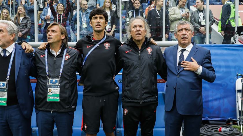 Fernando Santos é embaixador da iniciativa das Rádios do Grupo Renascença Multimédia, que juntam o país à volta de uma ideia: uma Bandeira por todos. Foto: EPA