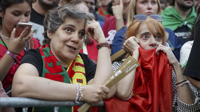 Portugal tropeça na estreia. Ronaldo "se é homem tem de ser humilde" Portugal tropeça na estreia. Ronaldo "se é homem tem de ser humilde"