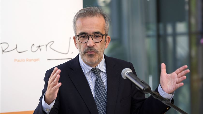 Paulo Rangel quer dar prémios aos funcionários públicos