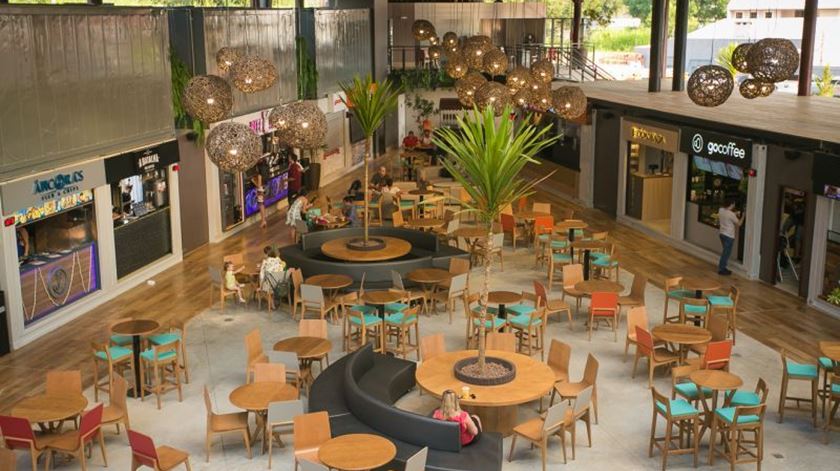 Fecho de centros comerciais ao domingo com chumbo garantido no Parlamento
