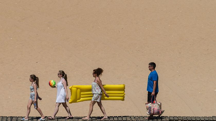 praia mar férias verão calor bom tempo Foto Luís Forra Lusa