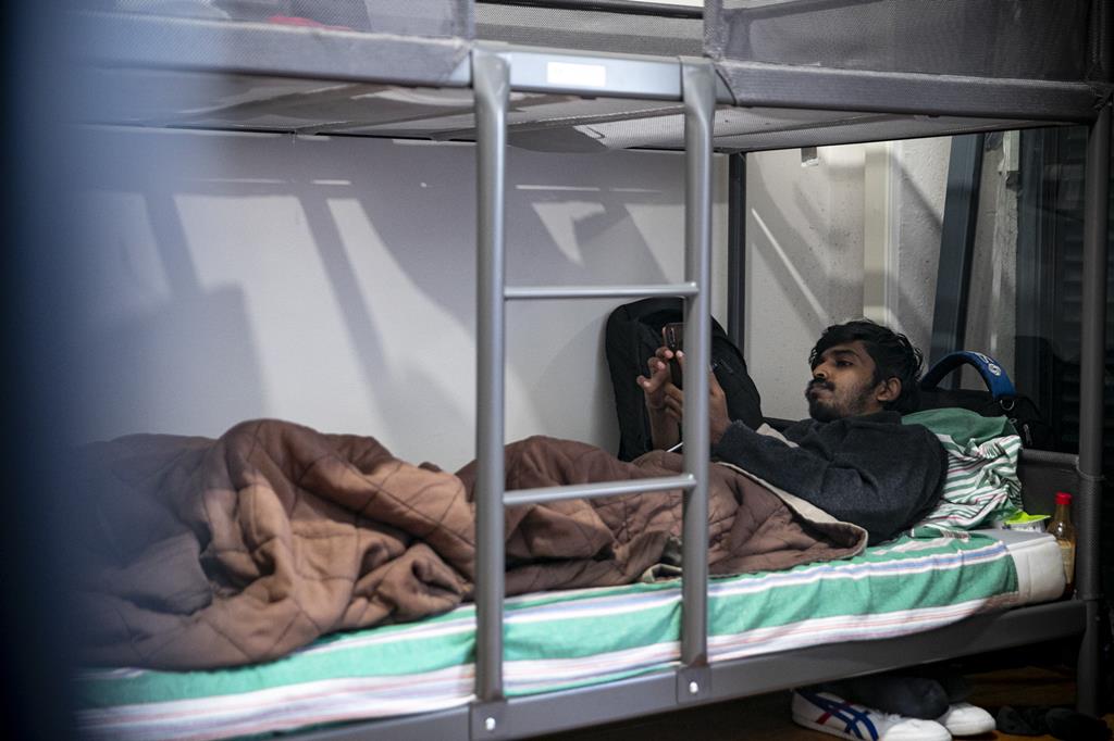 REPORTAGEM ÁUDIO: Migrantes acumulam-se em hostel do Porto. “200 euros por colchão? Isto não é viver”