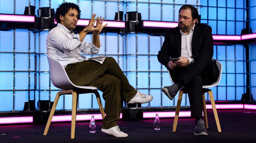 ​Tecnologia trouxe “riscos acrescidos” ao trabalho humanitário. “É uma nova linha da frente”