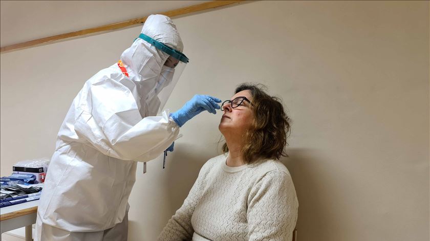 “É a melhor negativa que se pode ter!”. Testes Covid no pré-escolar e 1.º ciclo arrancam um dia após reabertura