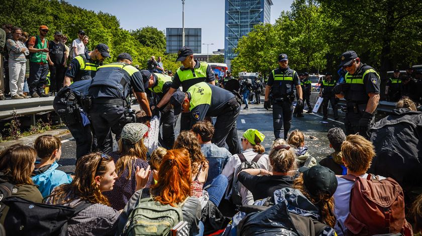 Manifestação convocada pelo Extinction Rebellion acaba com mais de 1.500 detidos Manifestação convocada pelo Extinction Rebellion acaba com mais de 1.500 detidos
