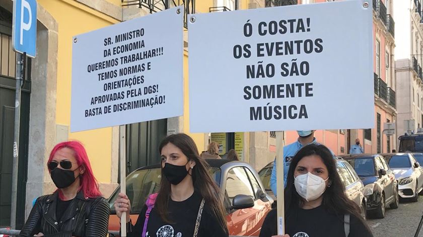 “Só queremos voltar a trabalhar”. Empresários de diversão itinerante protestam em Lisboa