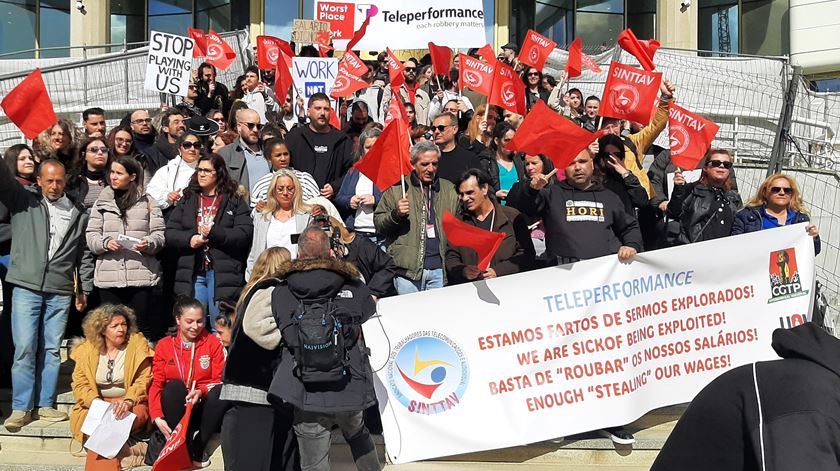 Teleperformance despede 200 trabalhadores