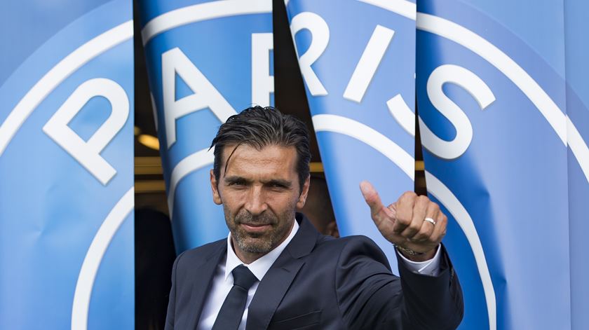 Buffon dá "thumbs-up" ao FC Porto. Foto: EPA