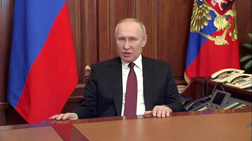 Putin recomenda a países vizinhos que não agravem a situação