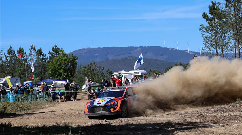 Sordo atrasa-se e Rovanpera isola-se na frente do Rali de Portugal