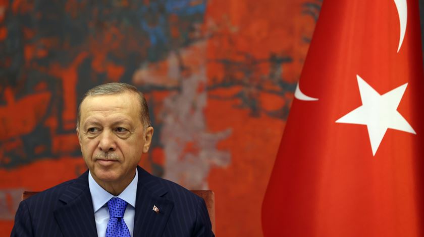 Turquia. Erdogan lidera as eleições com 90% dos votos contados