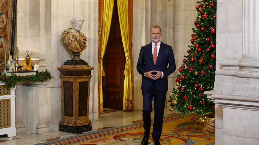 Rei Felipe VI alerta para “inquietante crise de confiança” na democracia
