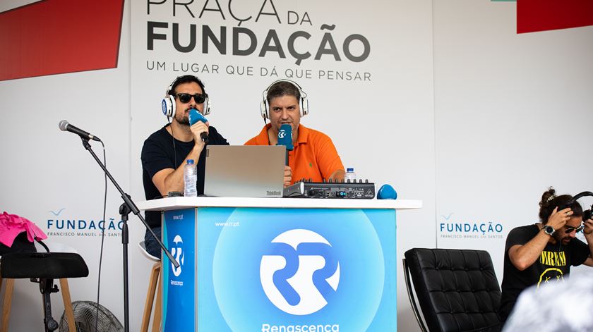 Renato Duarte e Daniel Leitão, T3 ao vivo na Praça da Fundação da Feira do Livro de Lisboa 2024 foto: Ricardo Fortunato/RR