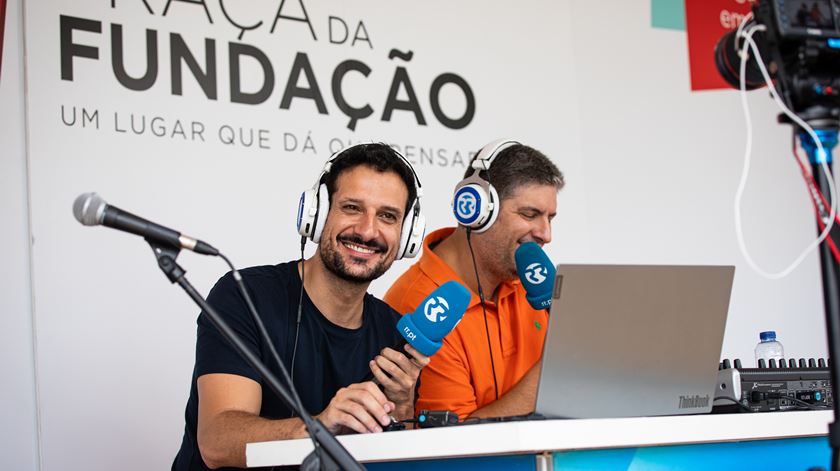 Renato Duarte e Daniel Leitão, T3 ao vivo na Praça da Fundação da Feira do Livro de Lisboa 2024 foto: Ricardo Fortunato/RR
