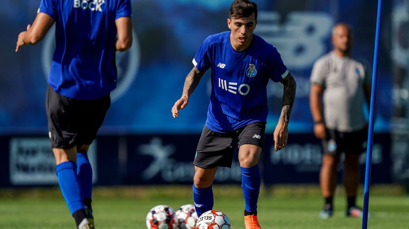 Renzo Saravia lesionou-se num jogo para a Libertadores. Foto: FC Porto