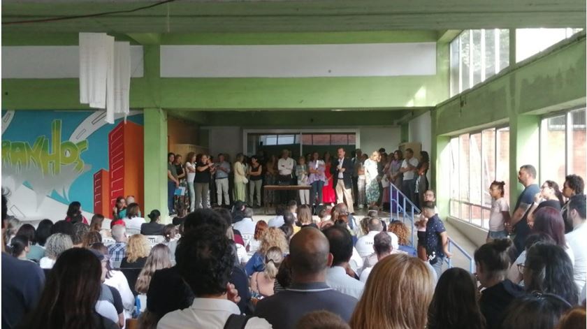 Protesto em escola do Porto. "Chove dentro do pavilhão"
