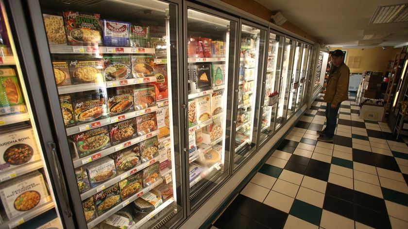 Segurança Alimentar. “O frigorífico deve estar nos quatro graus de temperatura”